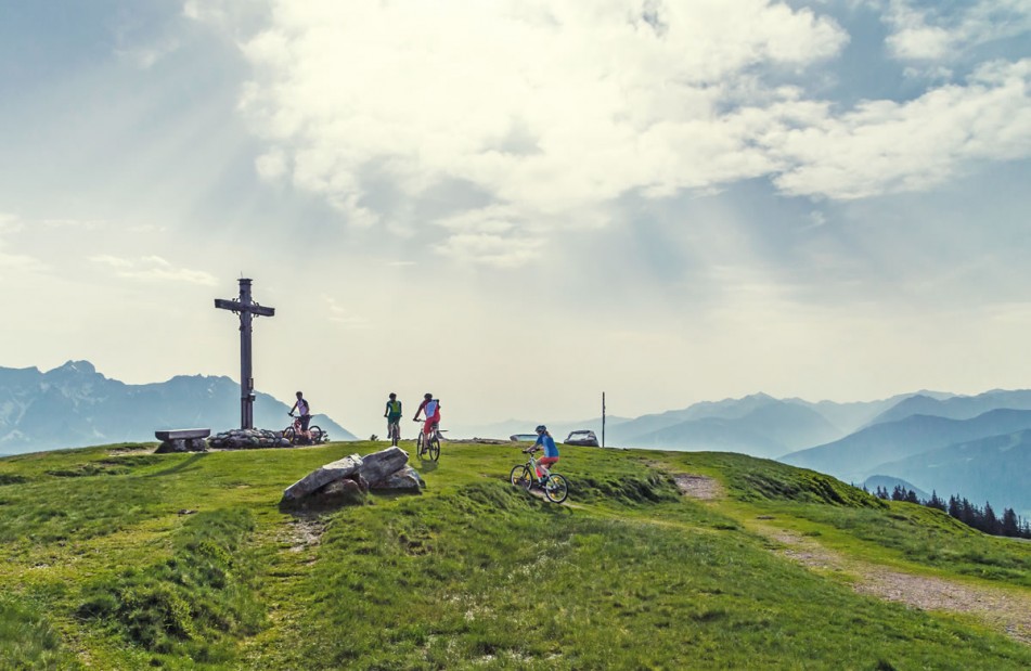Gipfelkreuz und Panoramablick © TVB Filzmoos/Coen Weesjes